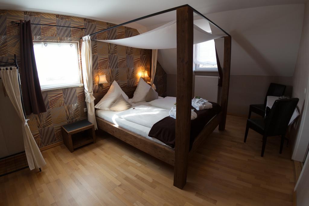 Dooscht Gaestehaus Reichshof 克罗夫 外观 照片